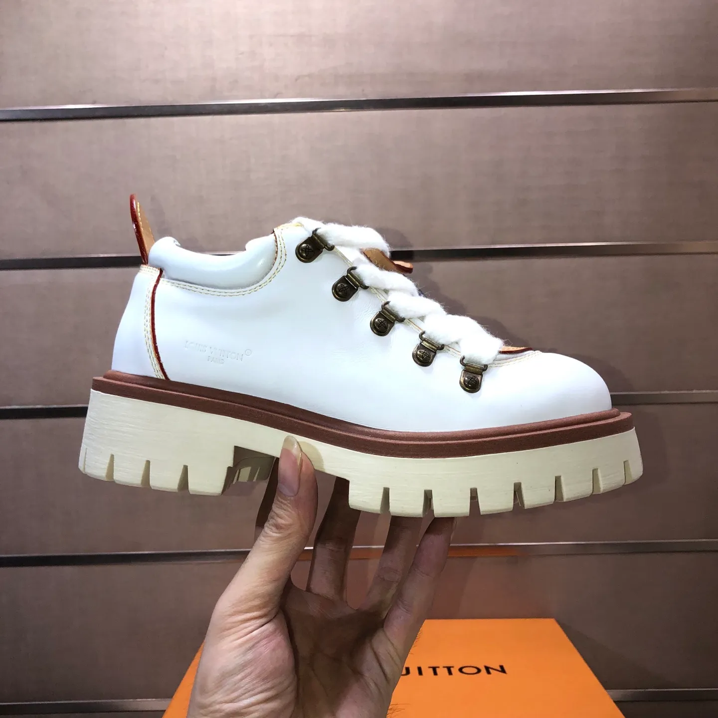 Men's shoes 💰660💰 LV Louis Vuitton 2025 autumn and winter new couple's new style, the original version is developed one to one, retro fashion, handsome and cool mountaineering derby shoes are out of stock 👍 💎 Material: imported first-layer cowhide 💎 Lining: imported lambskin 💎 Outsole: original molded TR non-slip sole 💎 Bottom height: 3.5cm 💎 Shoe size: 35-45 for both men and women